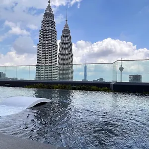 https://star-at-klcc-by-fzb.kualalumpurs-hotels.com